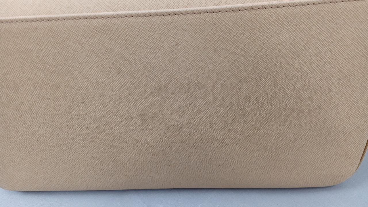 One-shoulder bag with stains 9