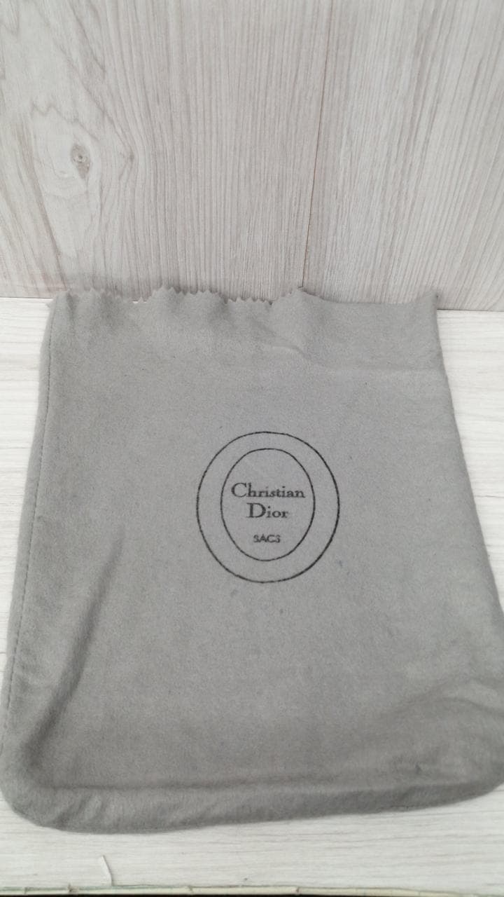 Chain clutch bag with honeycomb pattern 6