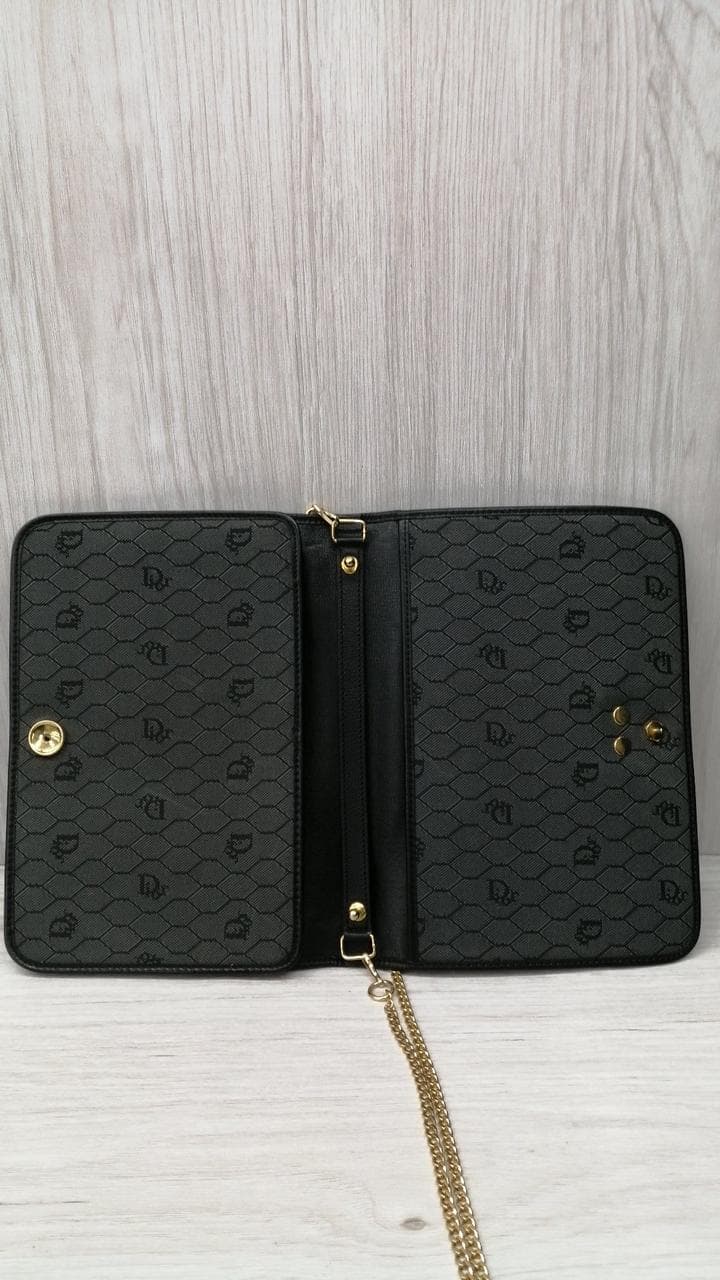 Chain clutch bag with honeycomb pattern 7