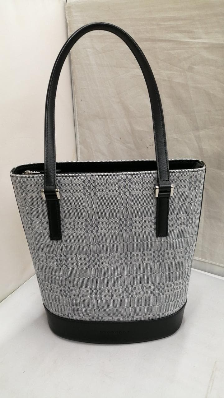 Handbag gray check pattern