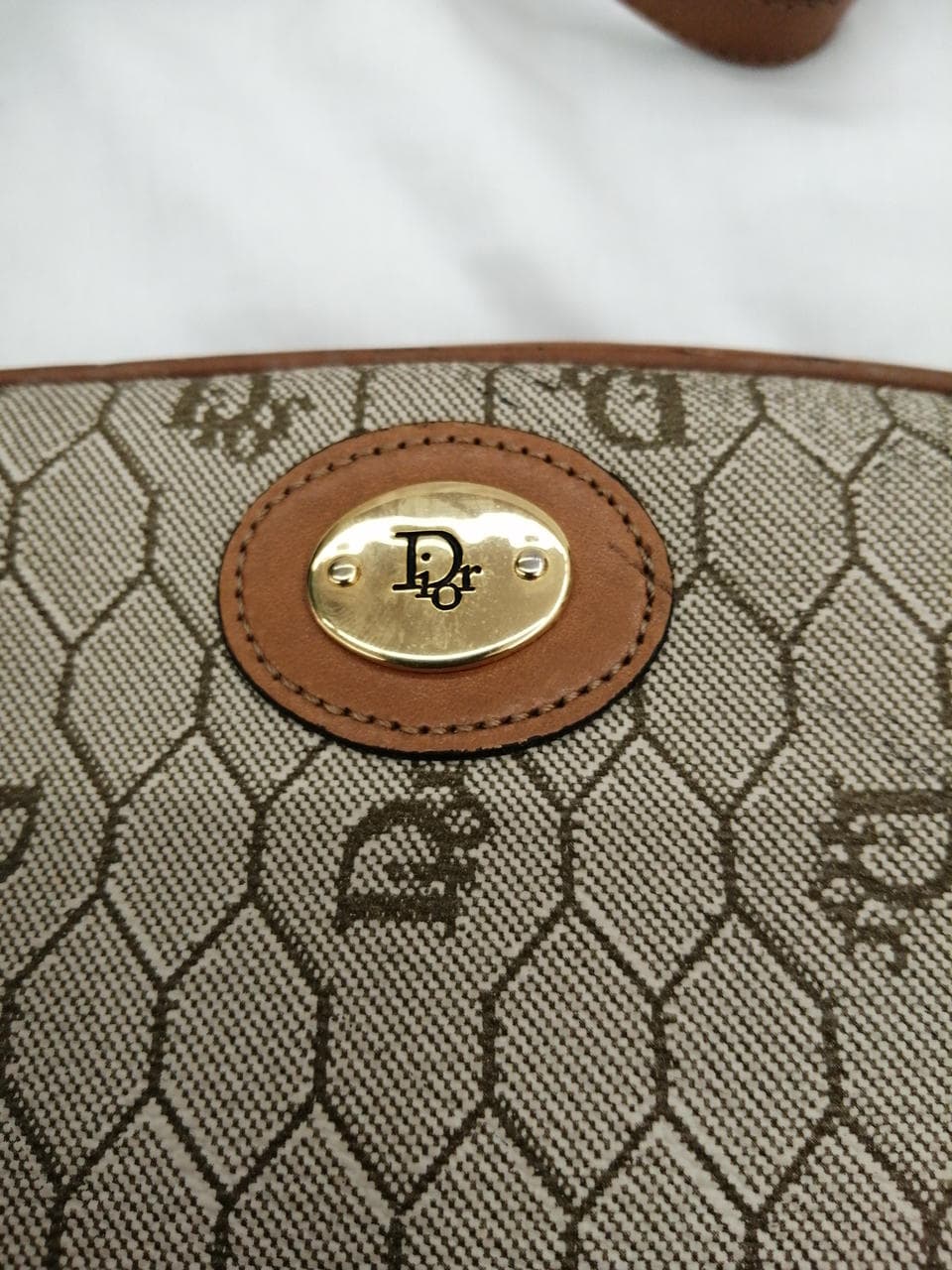 Shoulder bag with honeycomb pattern 9