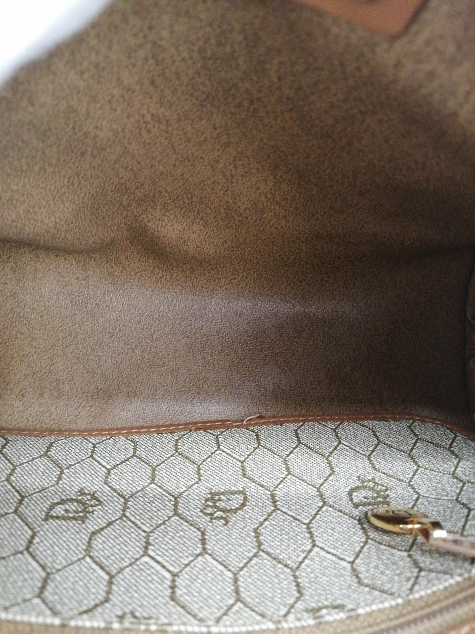 Shoulder bag with honeycomb pattern 13