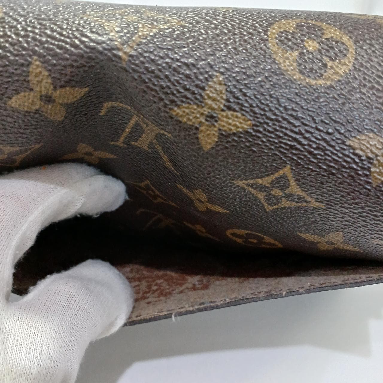 Damaged Saint Laurent M51242 6