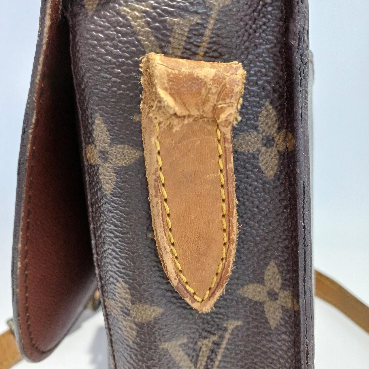 Damaged Saint Laurent M51242 9