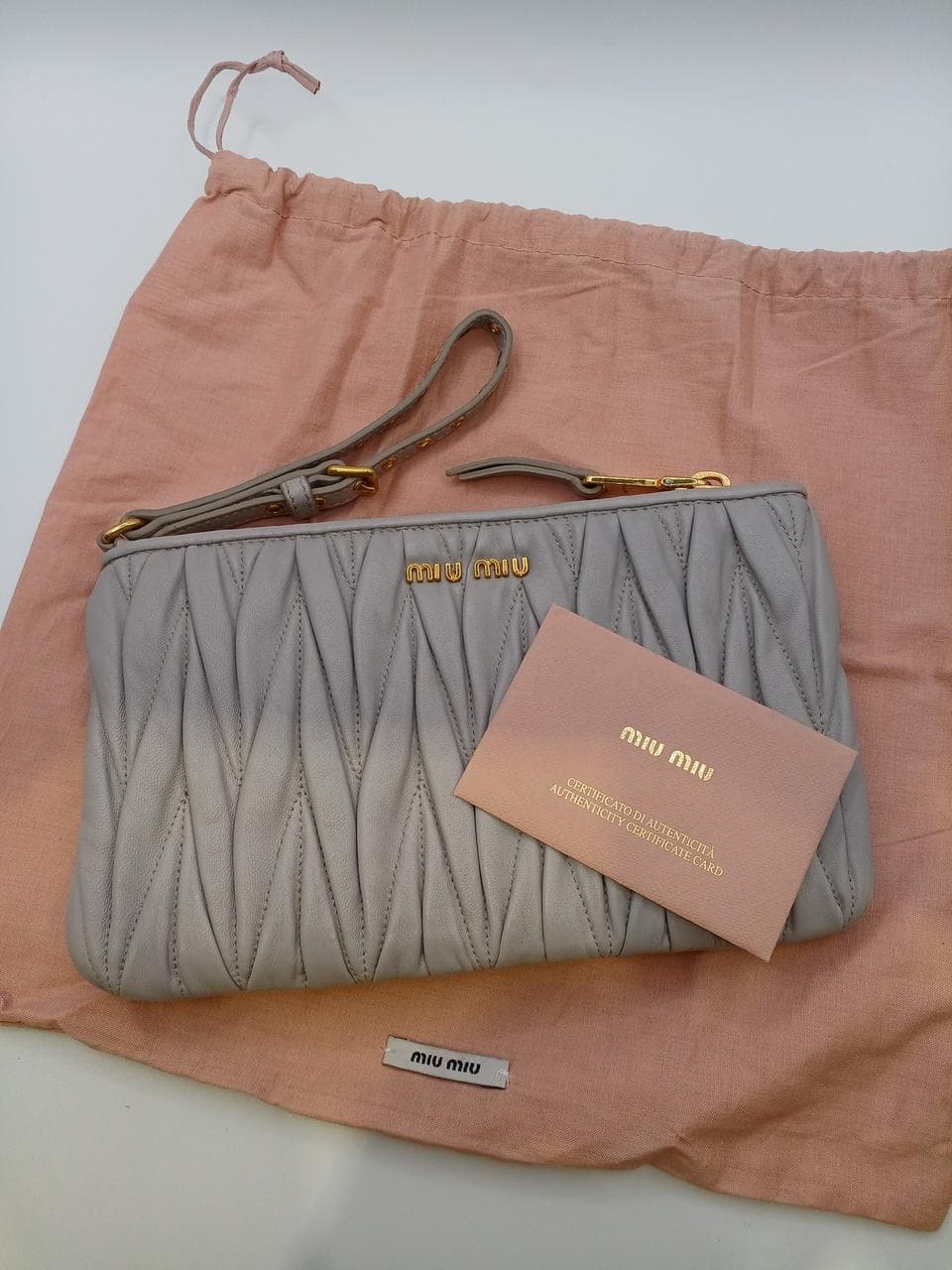 Matelassé clutch bag in greige 2