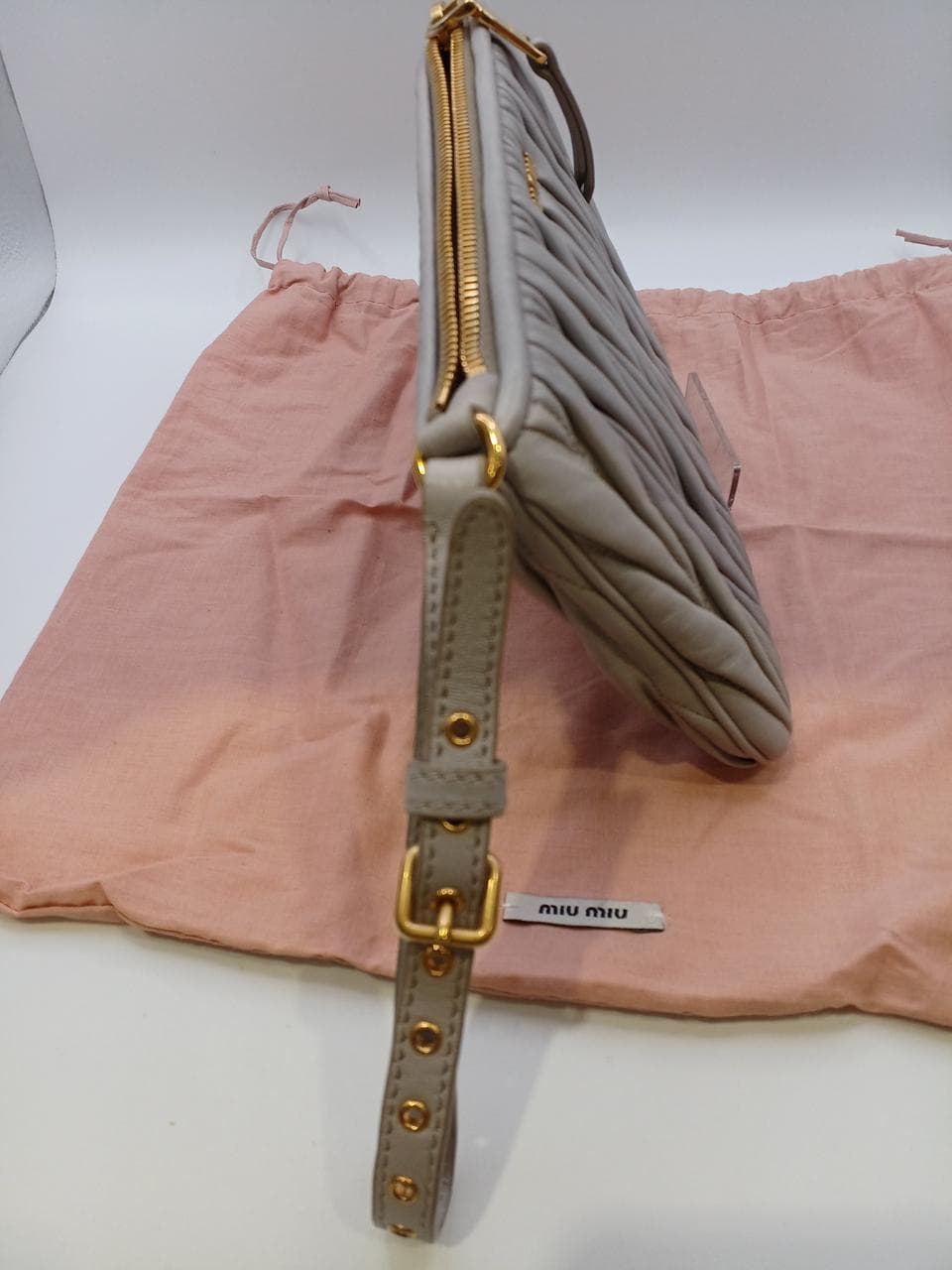 Matelassé clutch bag in greige 4