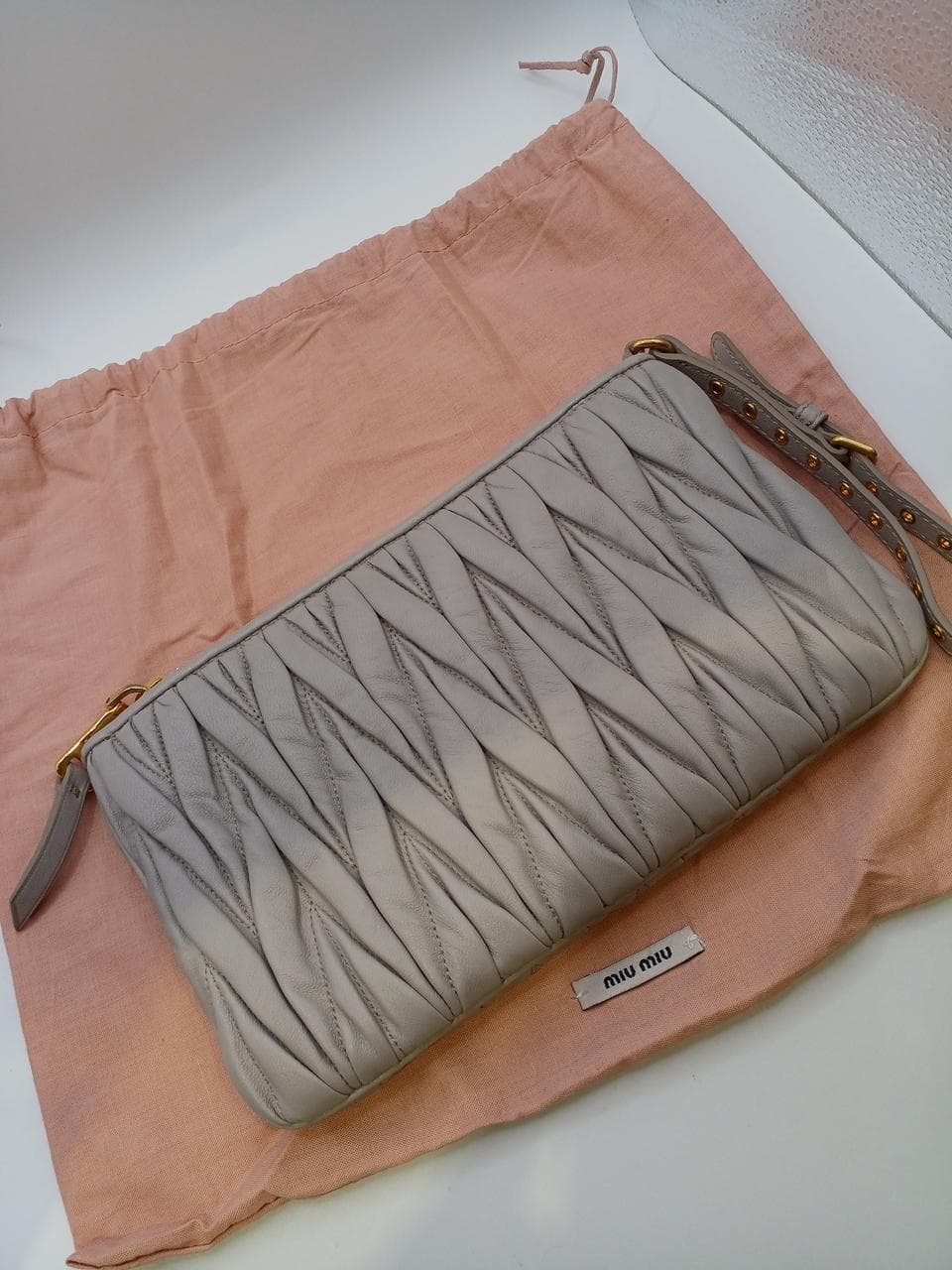 Matelassé clutch bag in greige 5