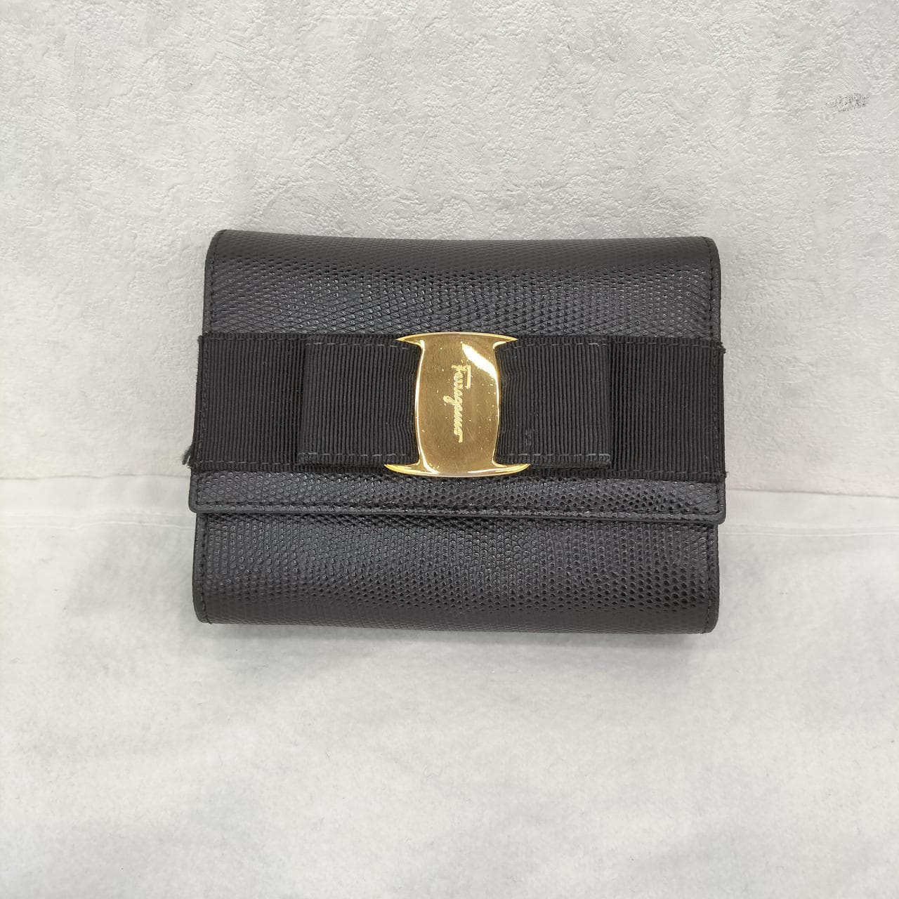 Valaribbon Chain Bag AQ-213202