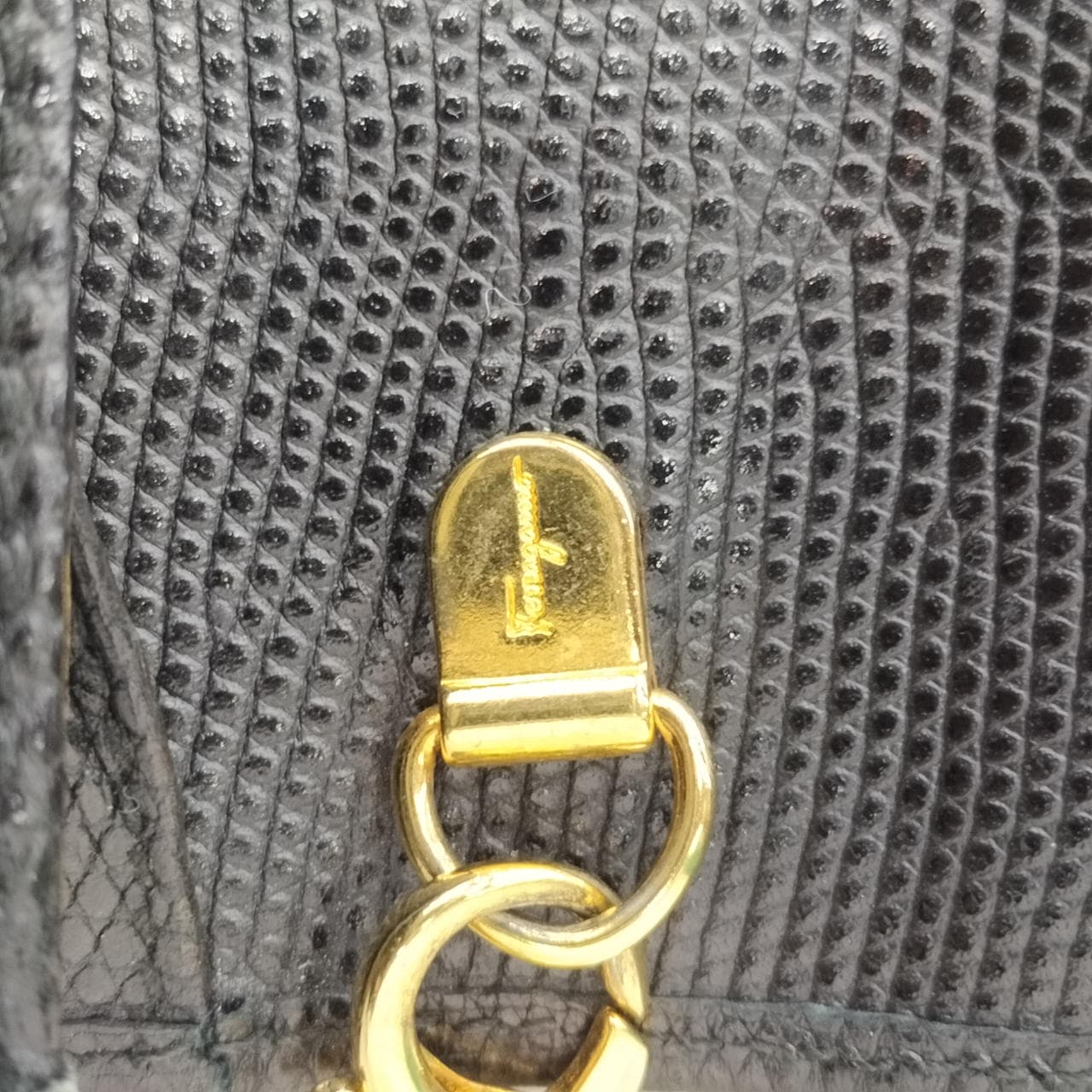 Valaribbon Chain Bag AQ-213202 7