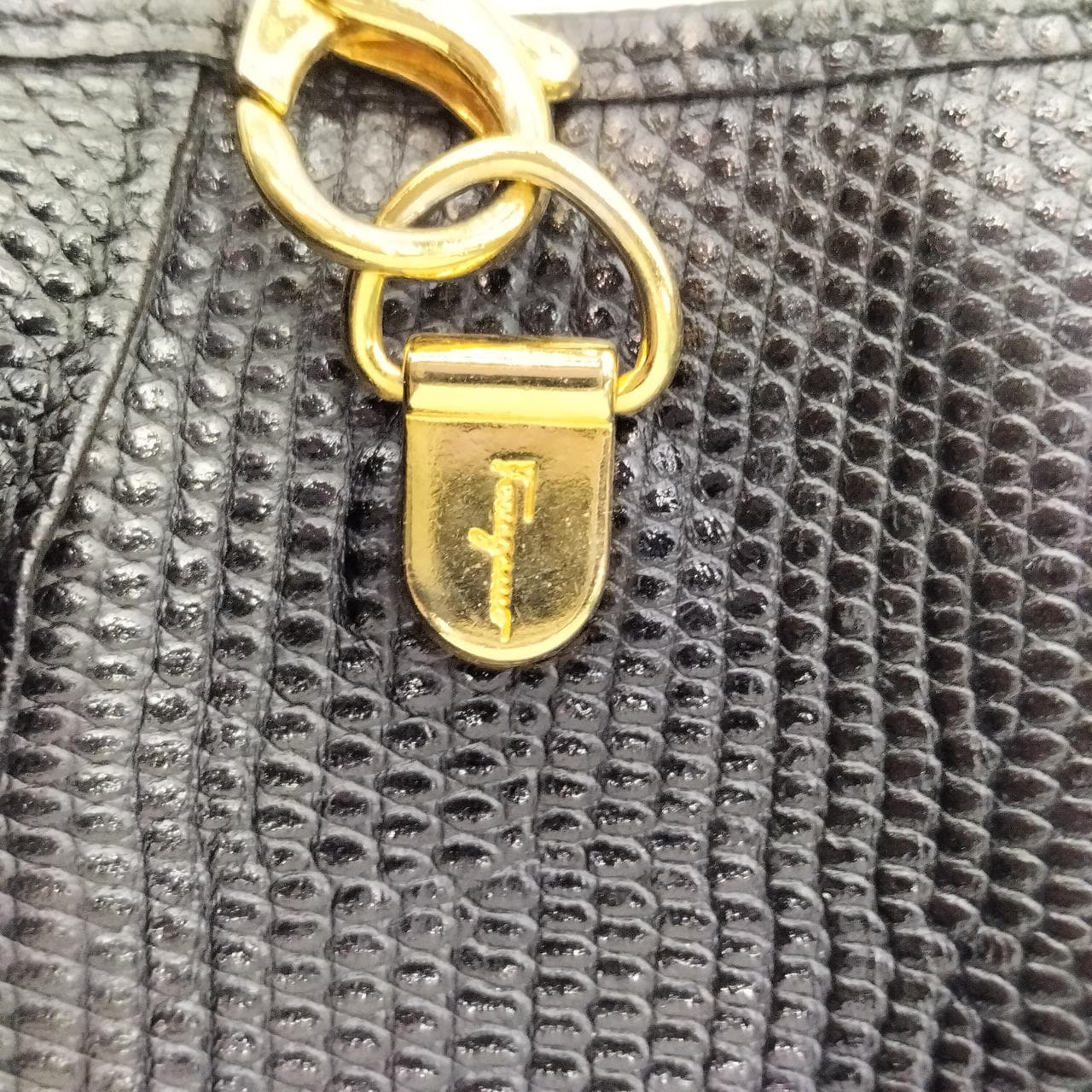 Valaribbon Chain Bag AQ-213202 8