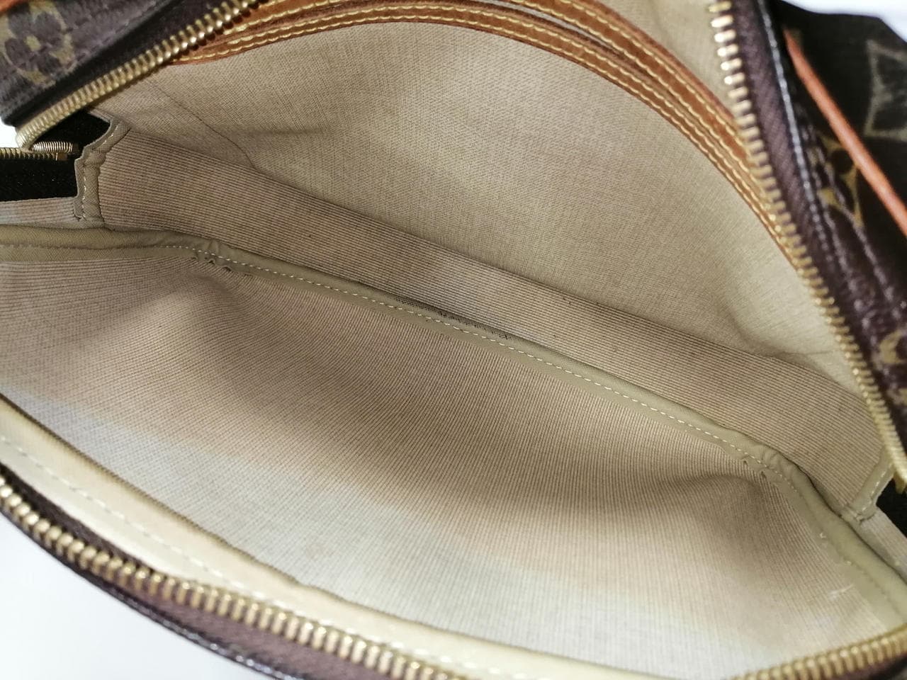 Reporter PM M45254 (Discoloration on the inside) 14