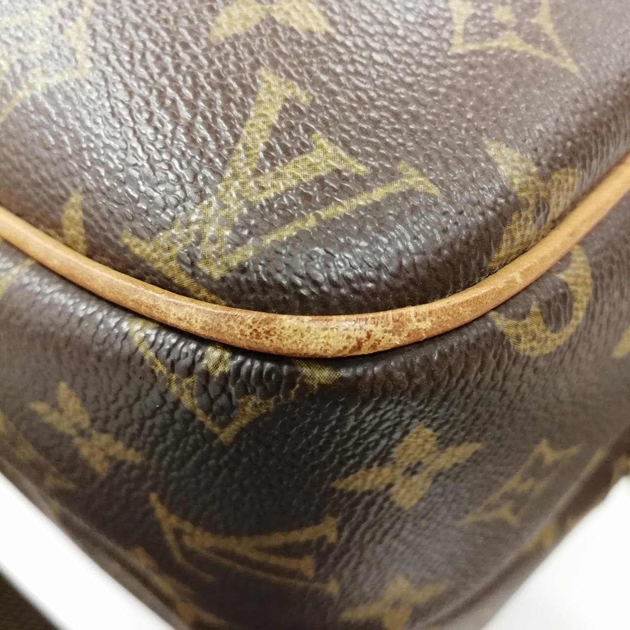 Reporter PM M45254 (Discoloration on the inside) 20