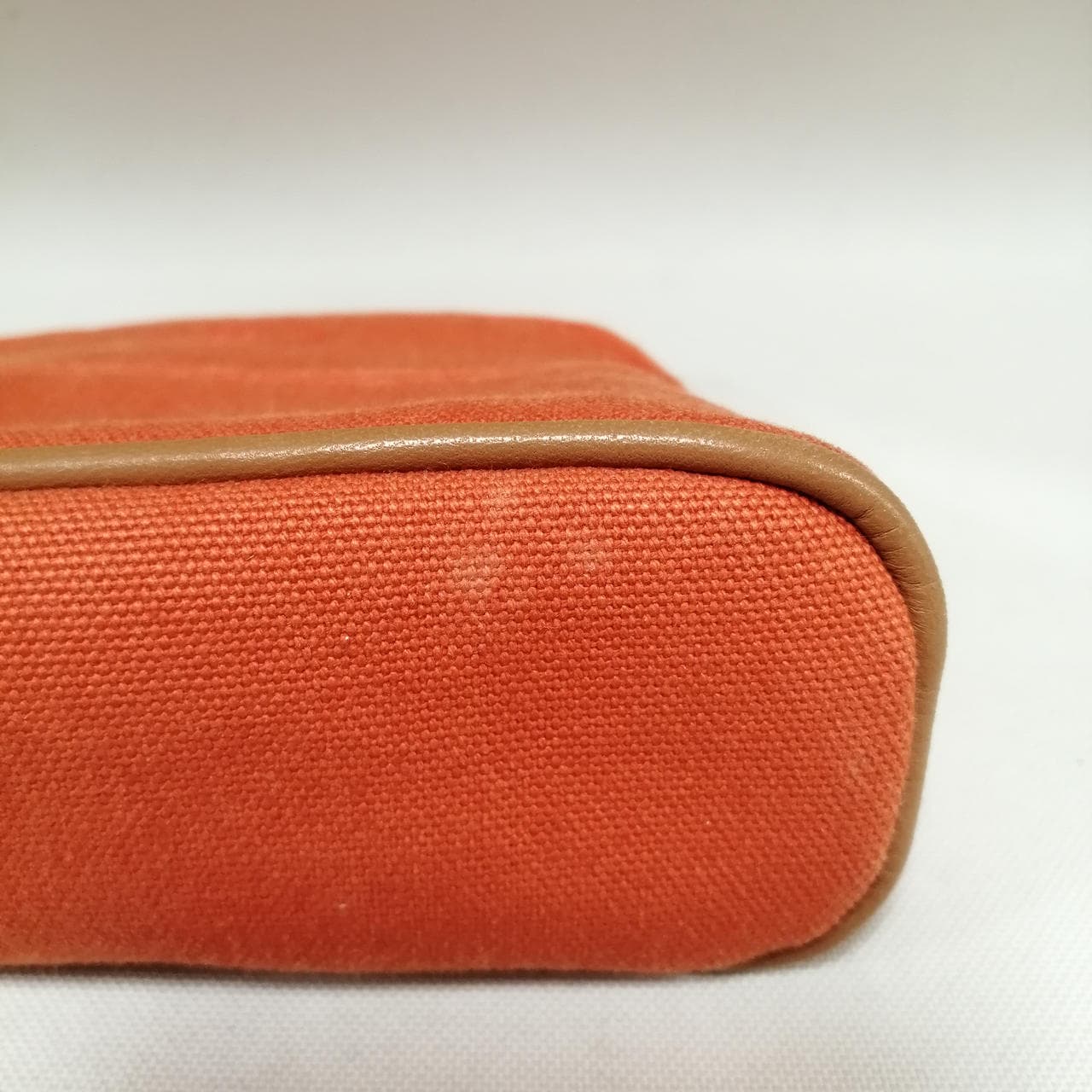 Bolid pouch orange, has dirt on the bottom. 6