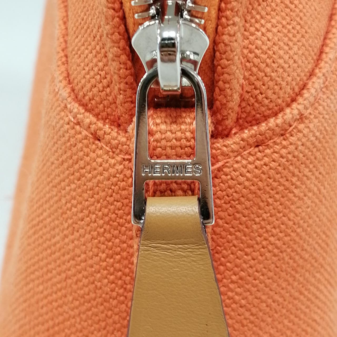 Bolid pouch orange, has dirt on the bottom. 11