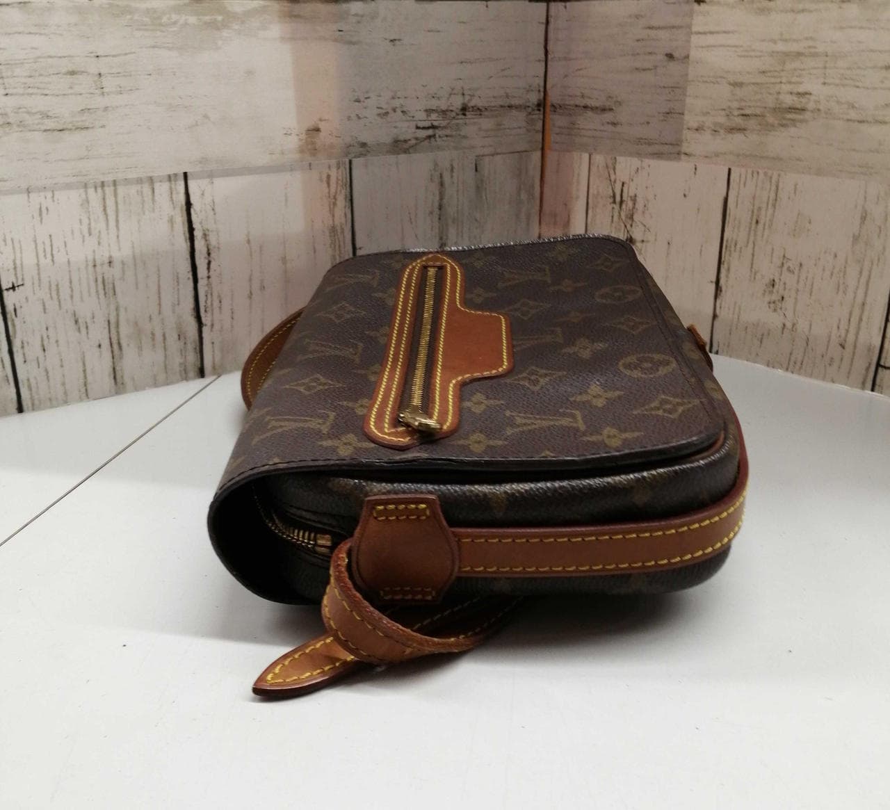 Louis Vuitton Saint Germain 24 M51210 pocket peeling 8
