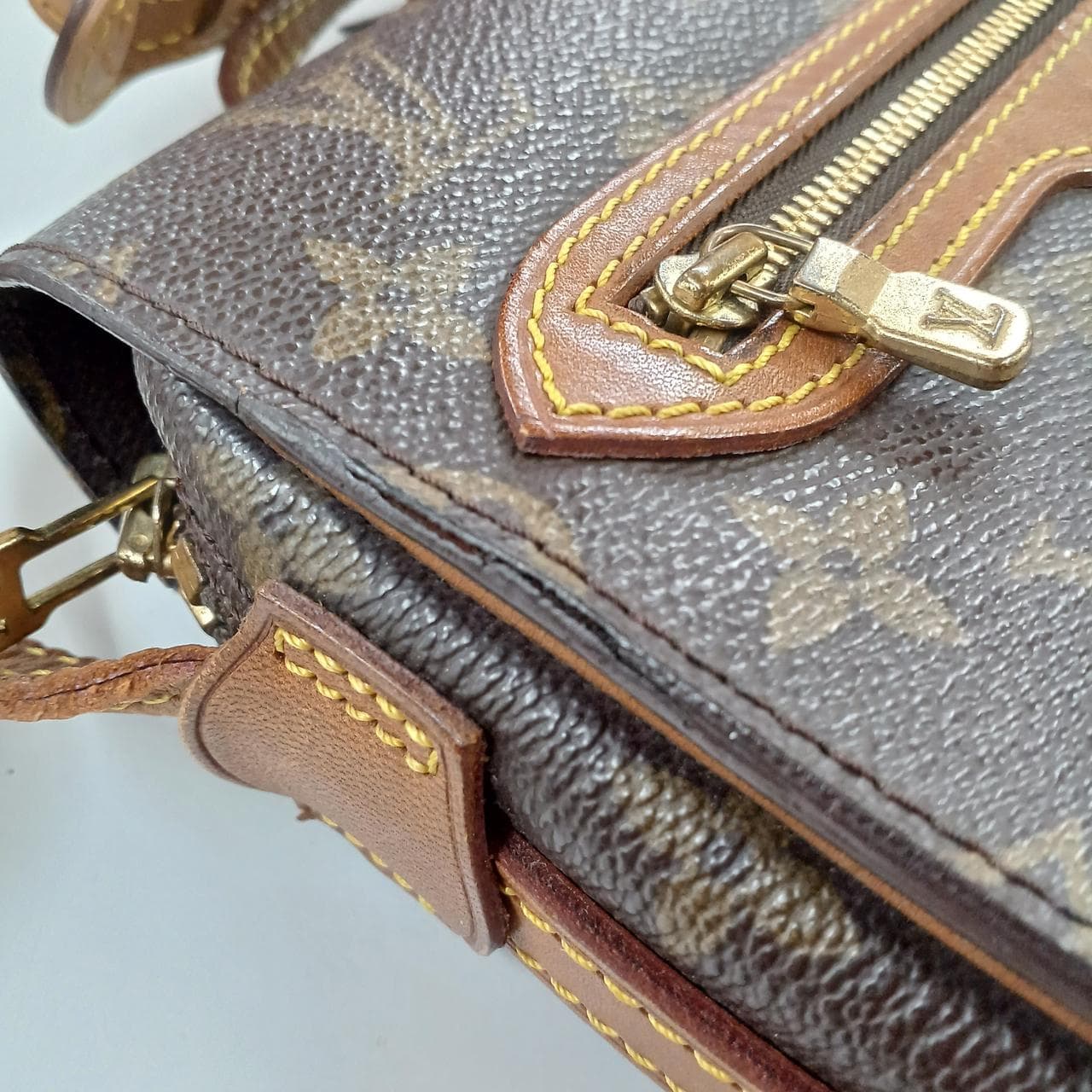Louis Vuitton Saint Germain 24 M51210 pocket peeling 11