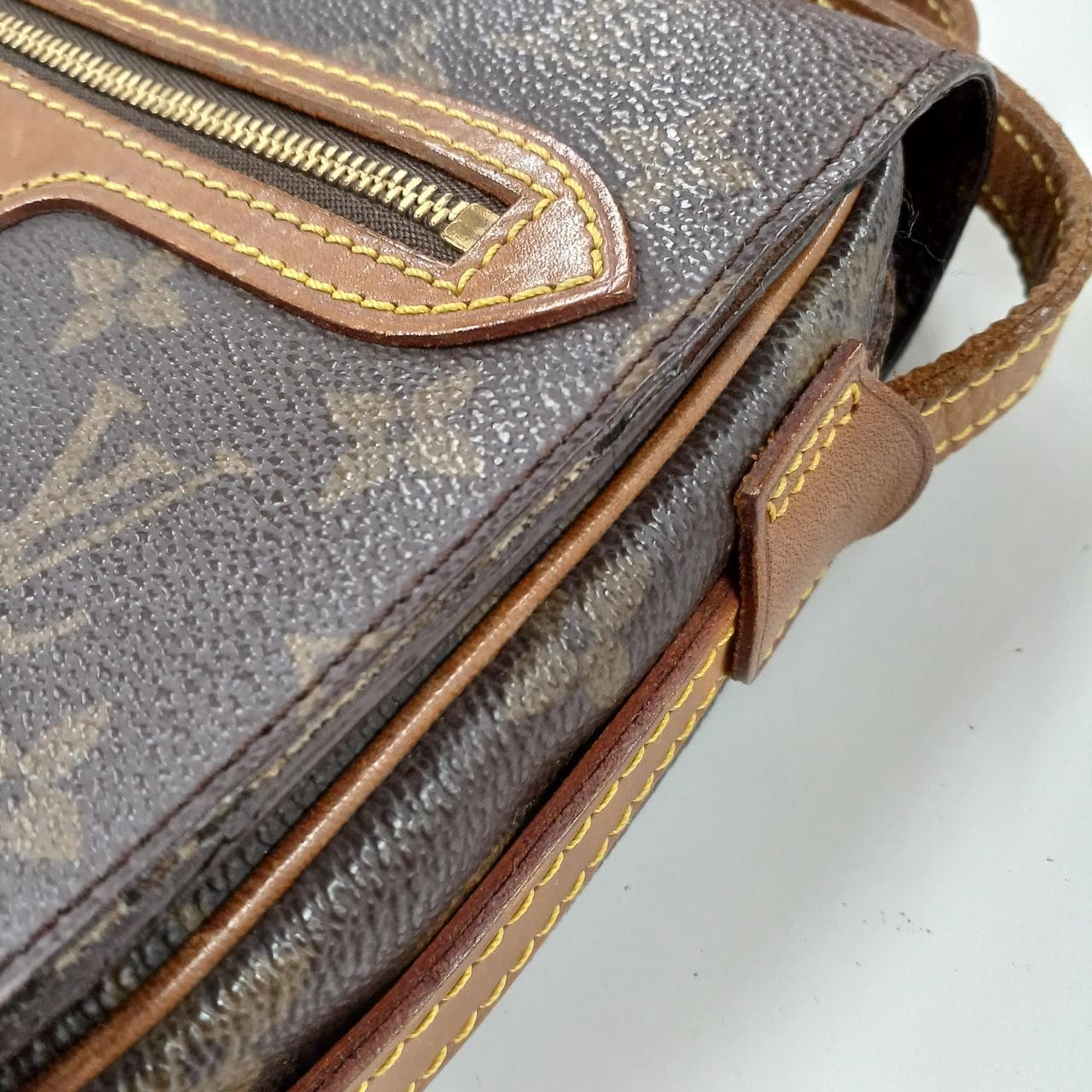 Louis Vuitton Saint Germain 24 M51210 pocket peeling 12