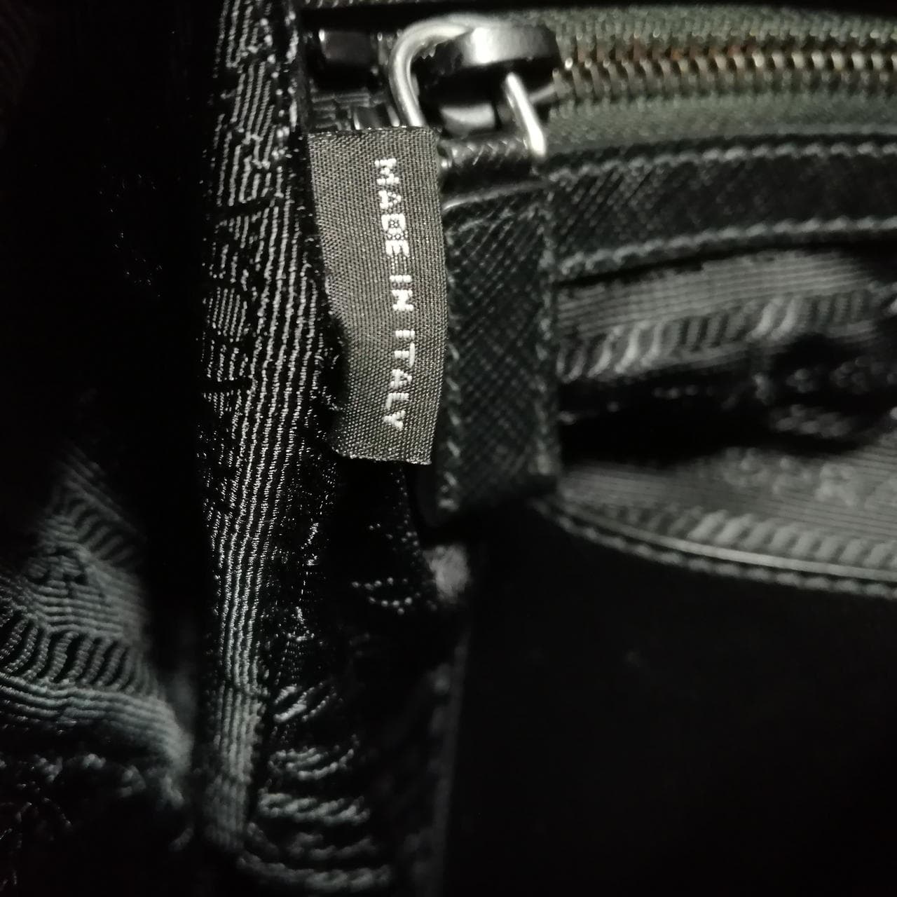 Tote bag BLK/250/handle deterioration and corner wear 7