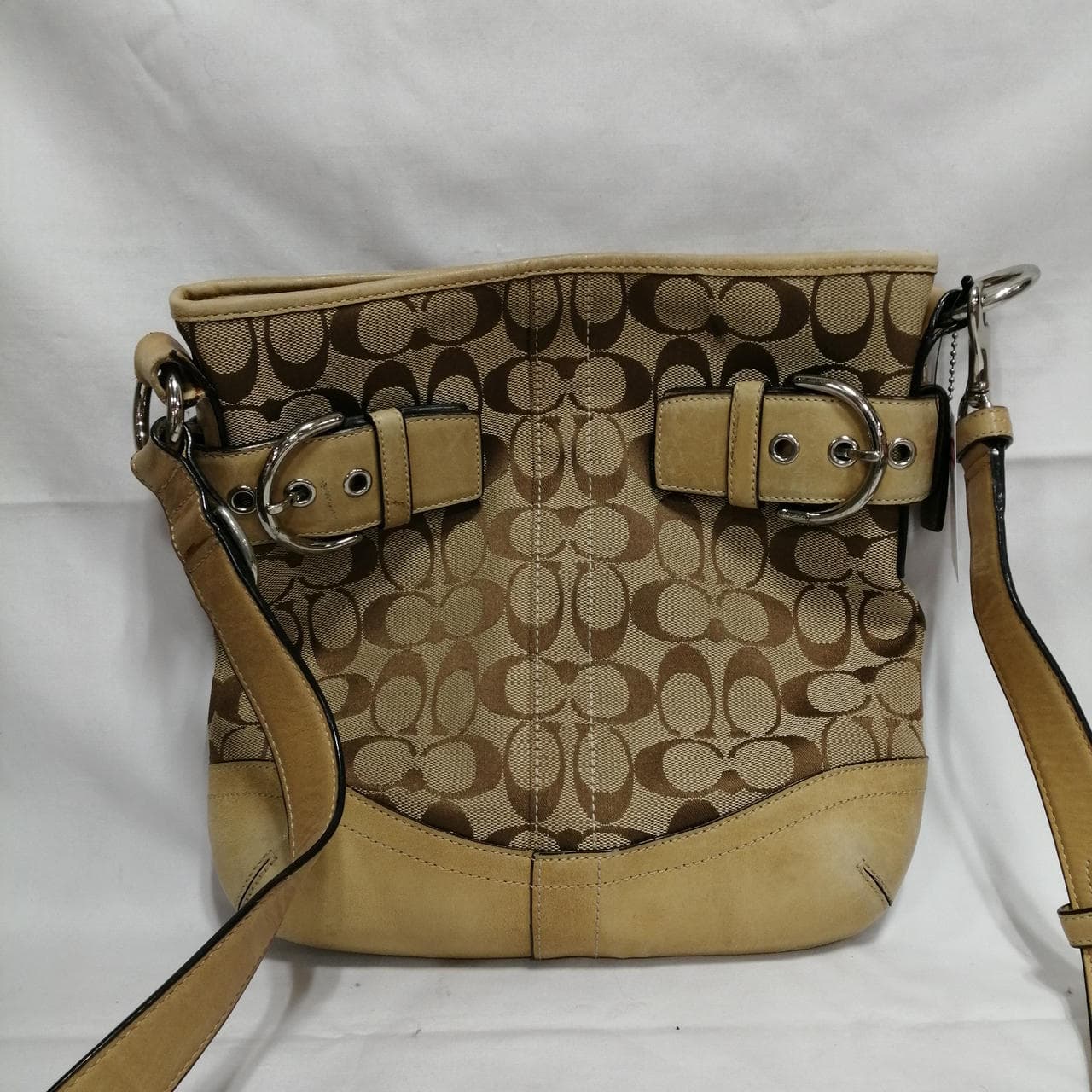 Shoulder bag signature / has scratches