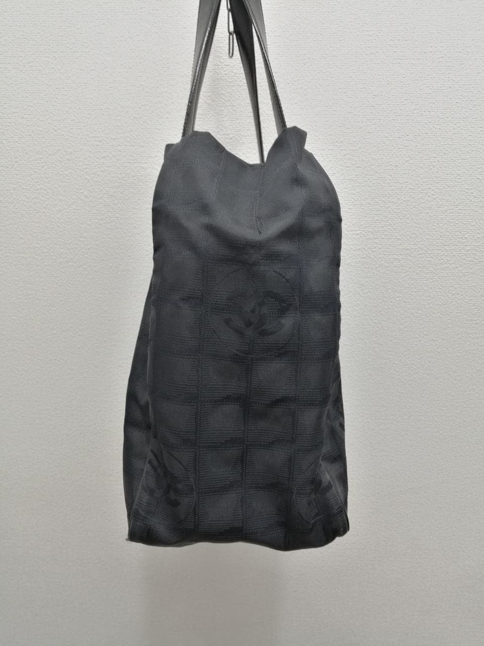 New Travel Line Tote MM Black 4