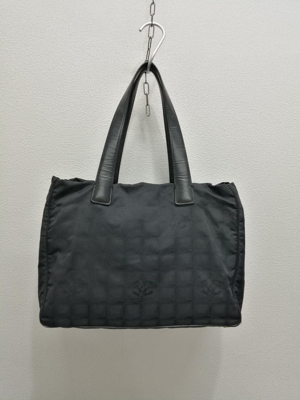 New Travel Line Tote MM Black 5