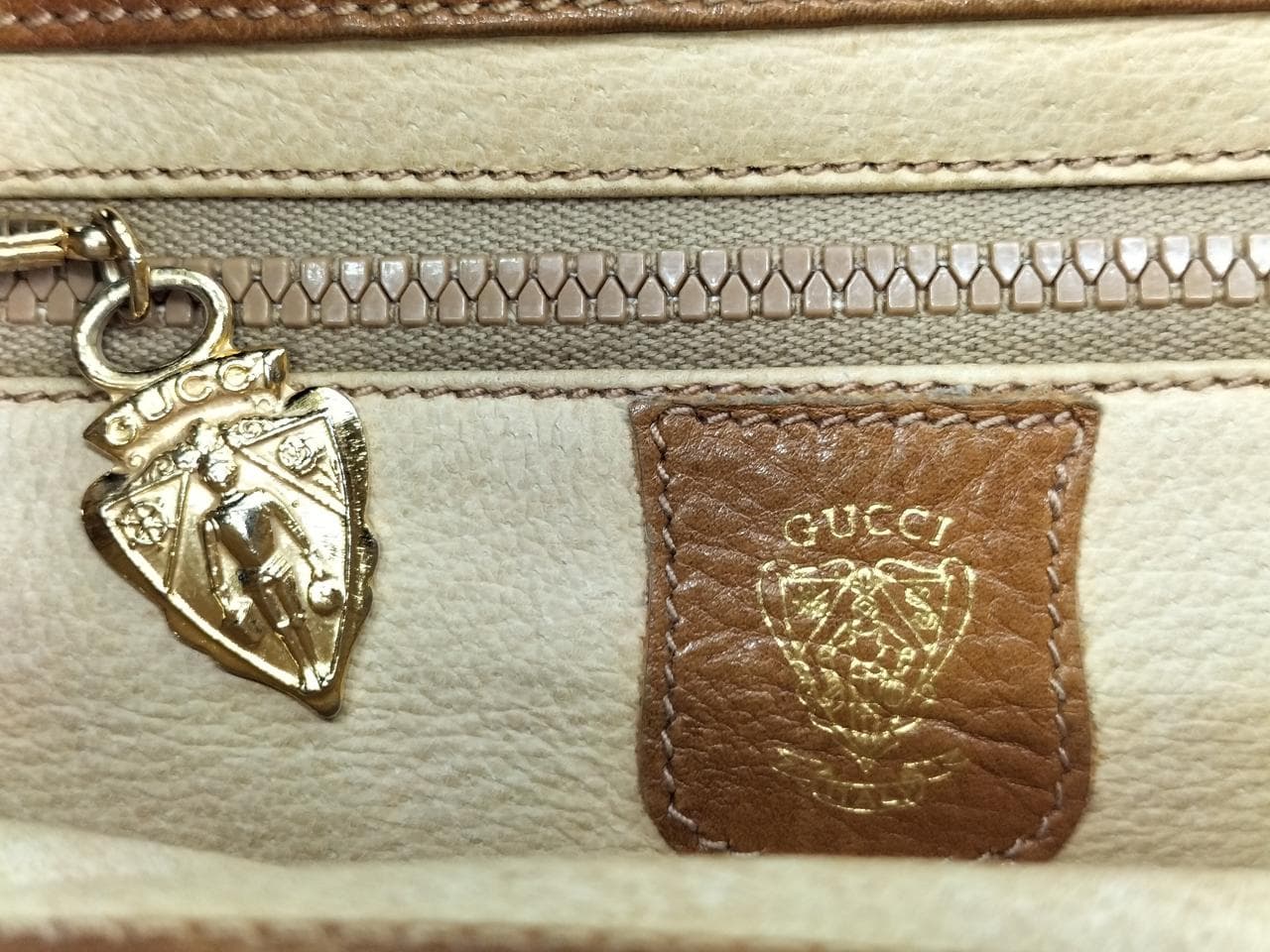 Leather shoulder bag 18