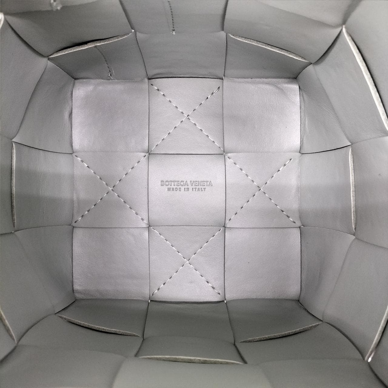 Cassette small bucket bag 680218 VCQC4 5