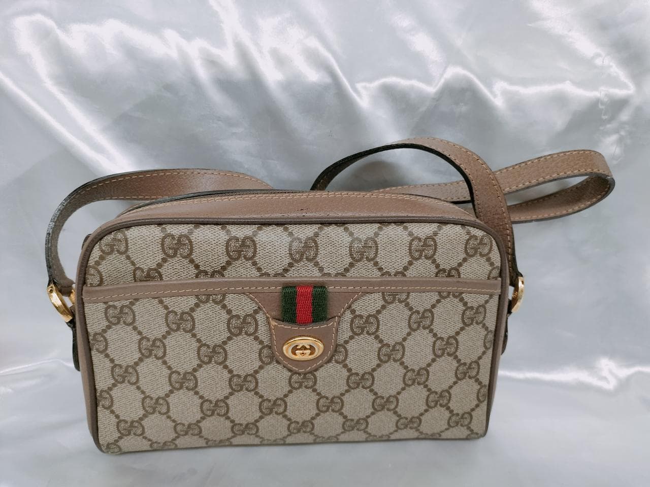 Old Gucci Shoulder 001 122 6594