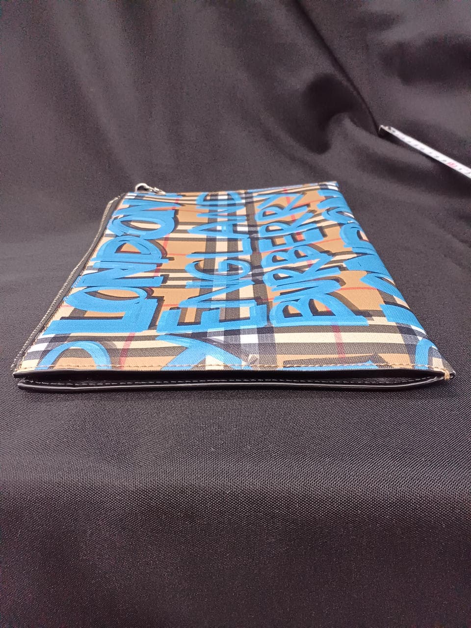 Graffiti print pouch vintage check 8