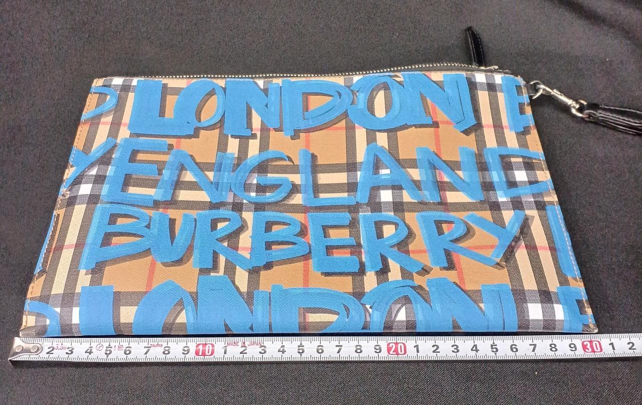 Graffiti print pouch vintage check 6