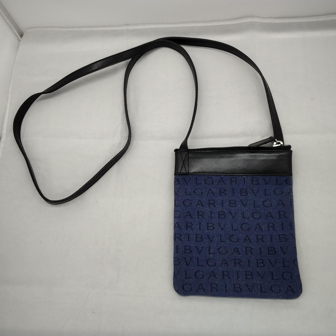 Shoulder Bag: Logomania 3