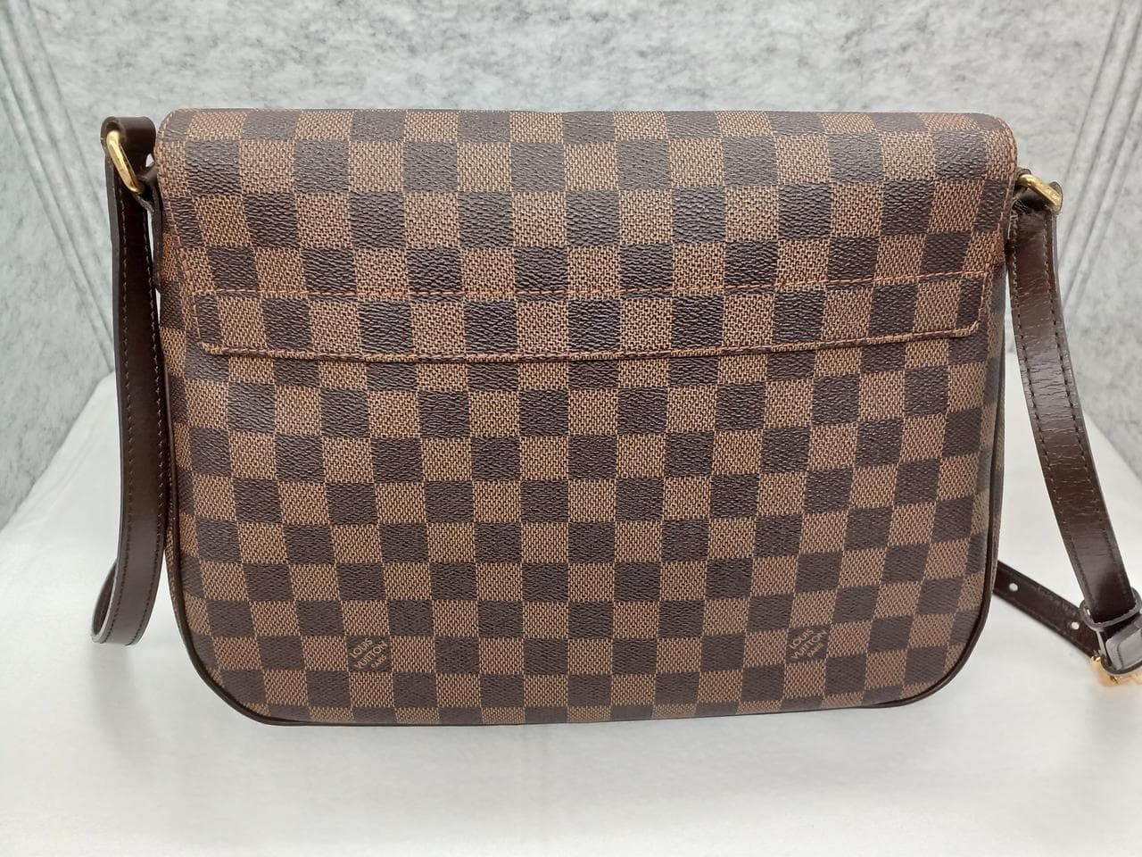 Buzzs Roseberry N41178 3