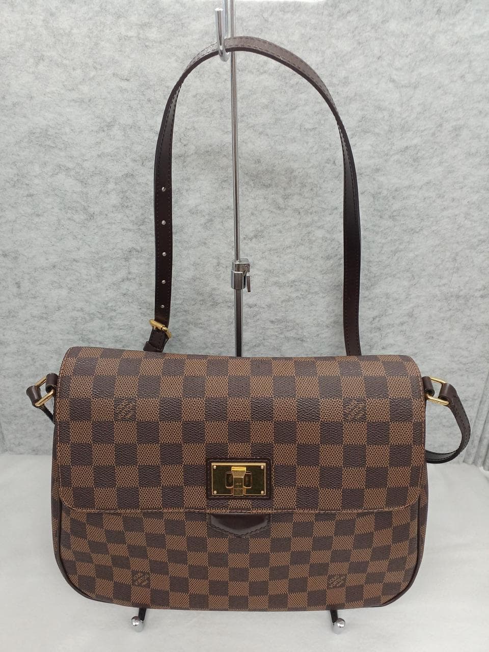 Buzzs Roseberry N41178 13