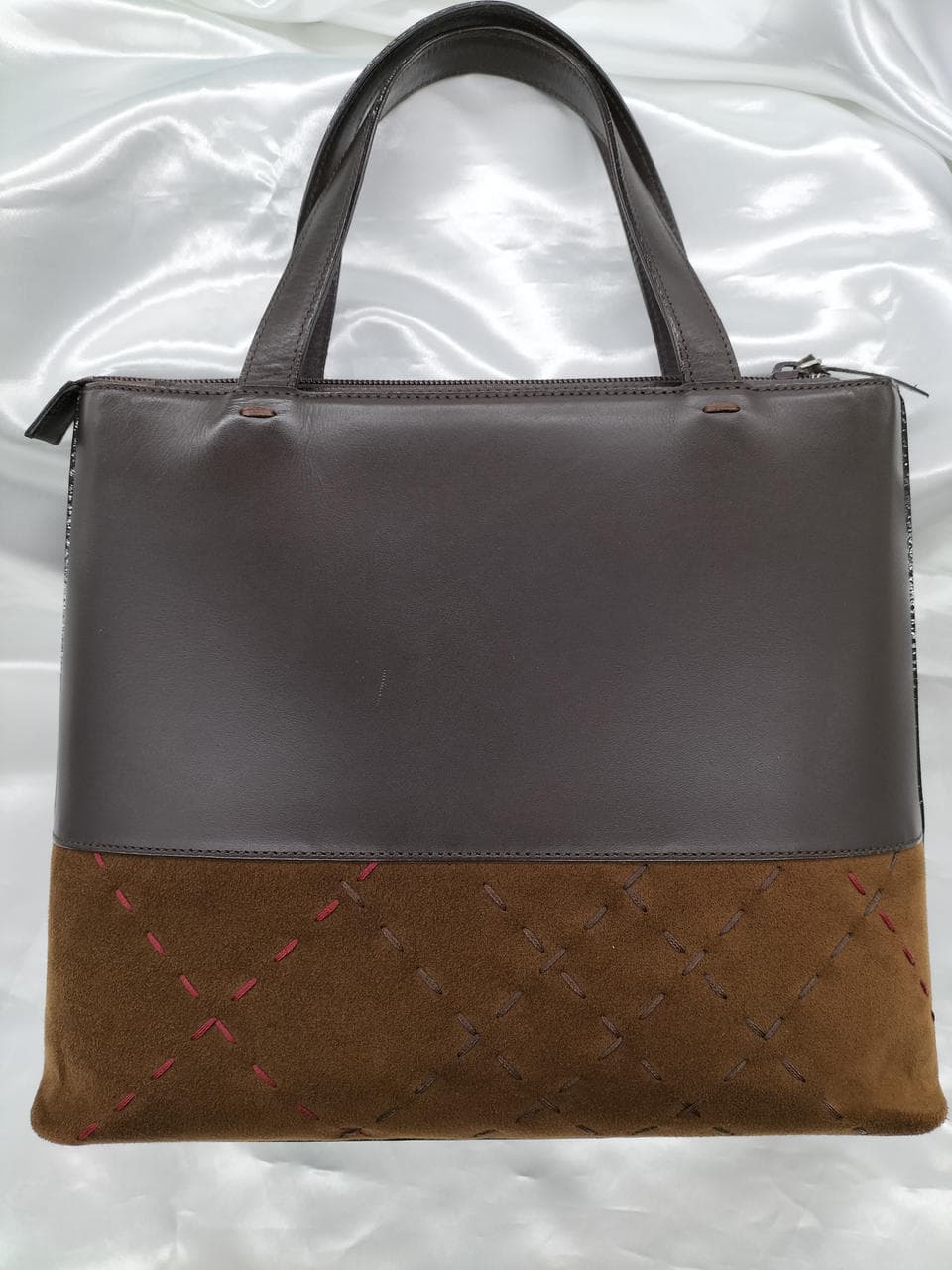 Handbag with brown stitching 3