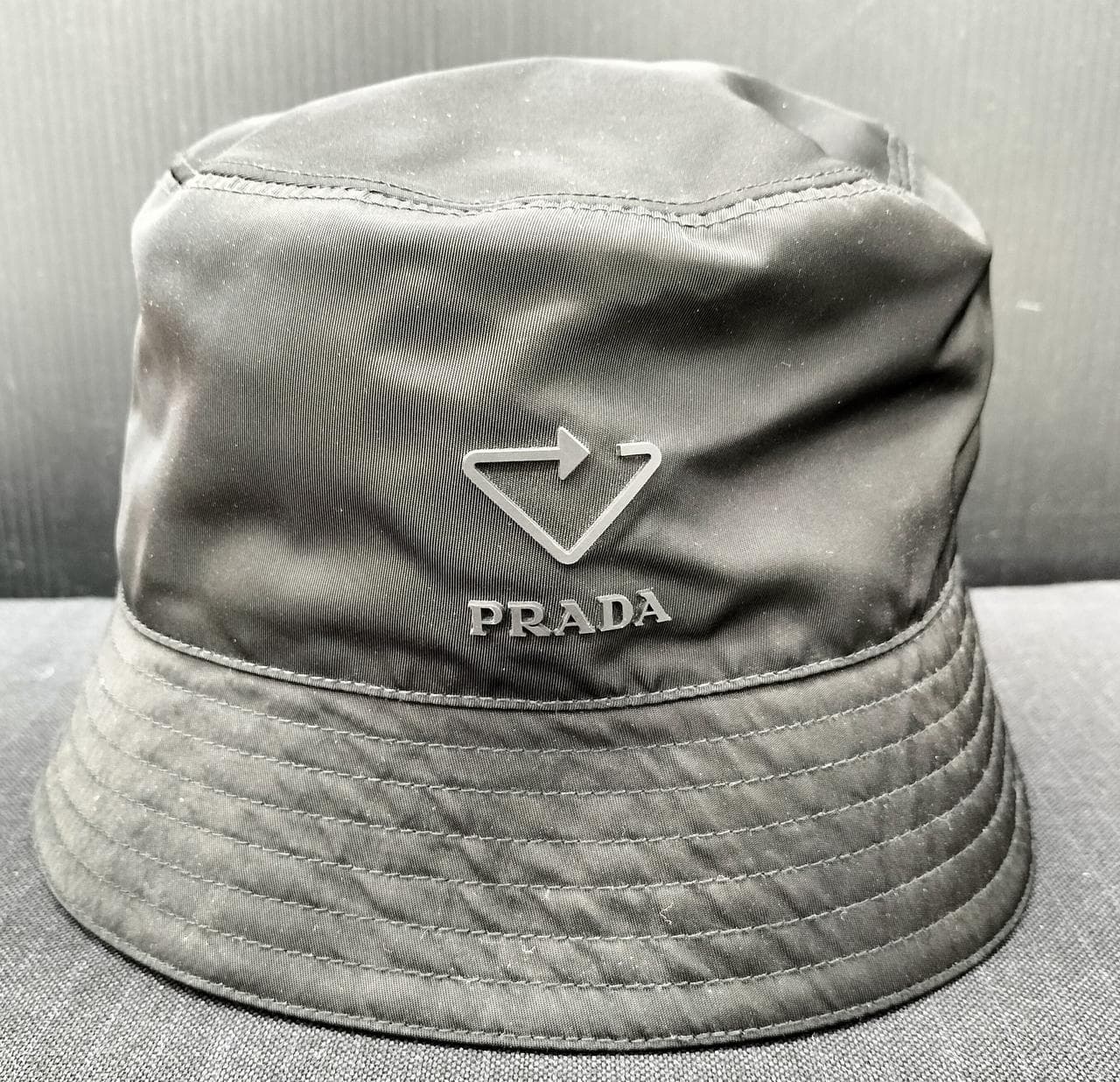 Nylon bucket hat -