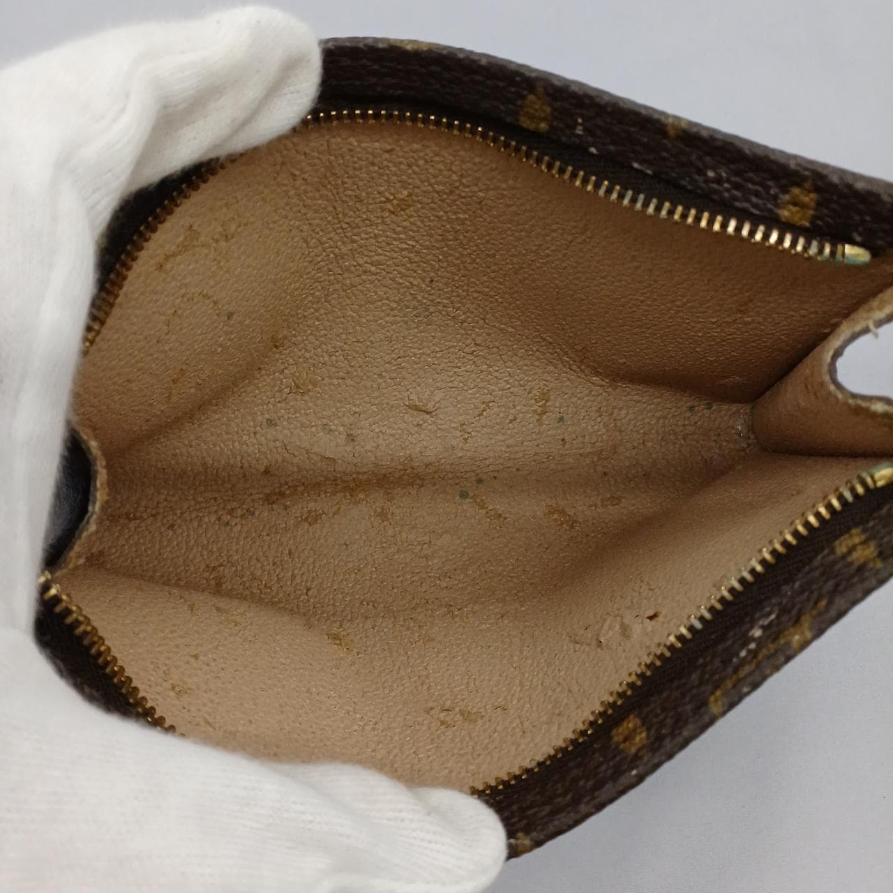 Pouch 4