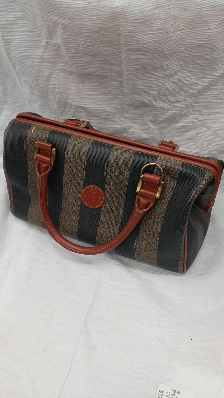 Handbag with pecan pattern