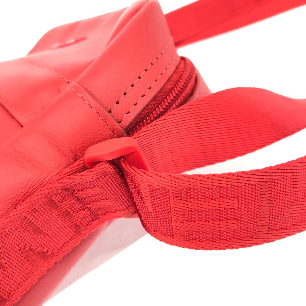 SUPREME shoulder bag in good condition, red leather, 23AW, unisex, crossbody bag 8