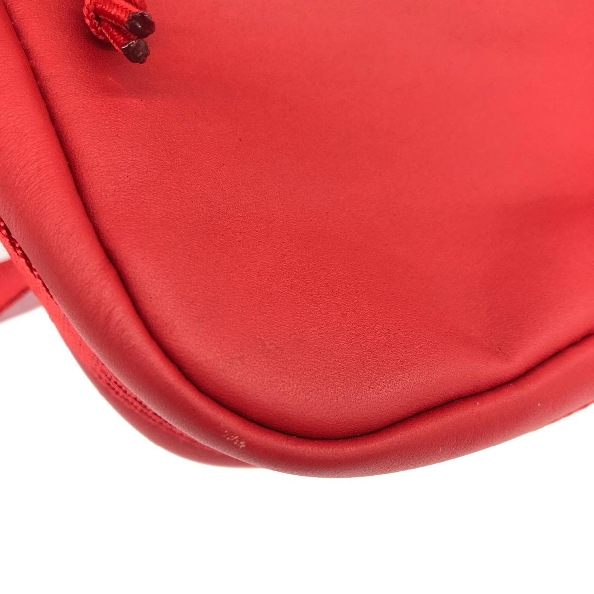 SUPREME shoulder bag in good condition, red leather, 23AW, unisex, crossbody bag 9