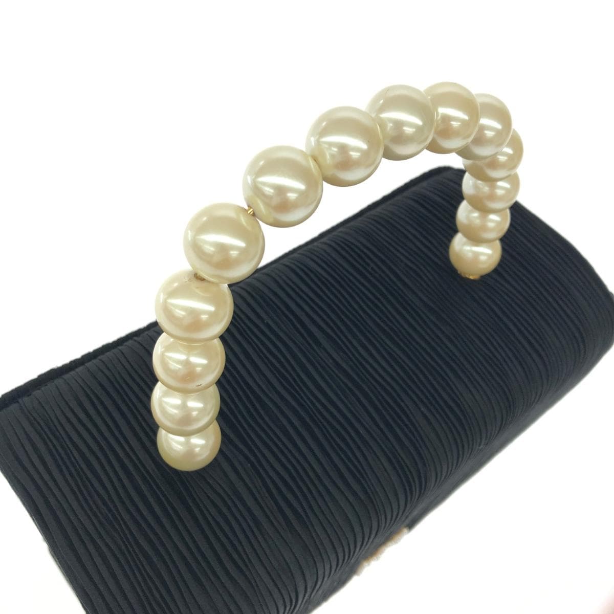 HANAE MORI handbag in good condition, black satin, HM logo/pearl handle/pleats, ladies' bag 4