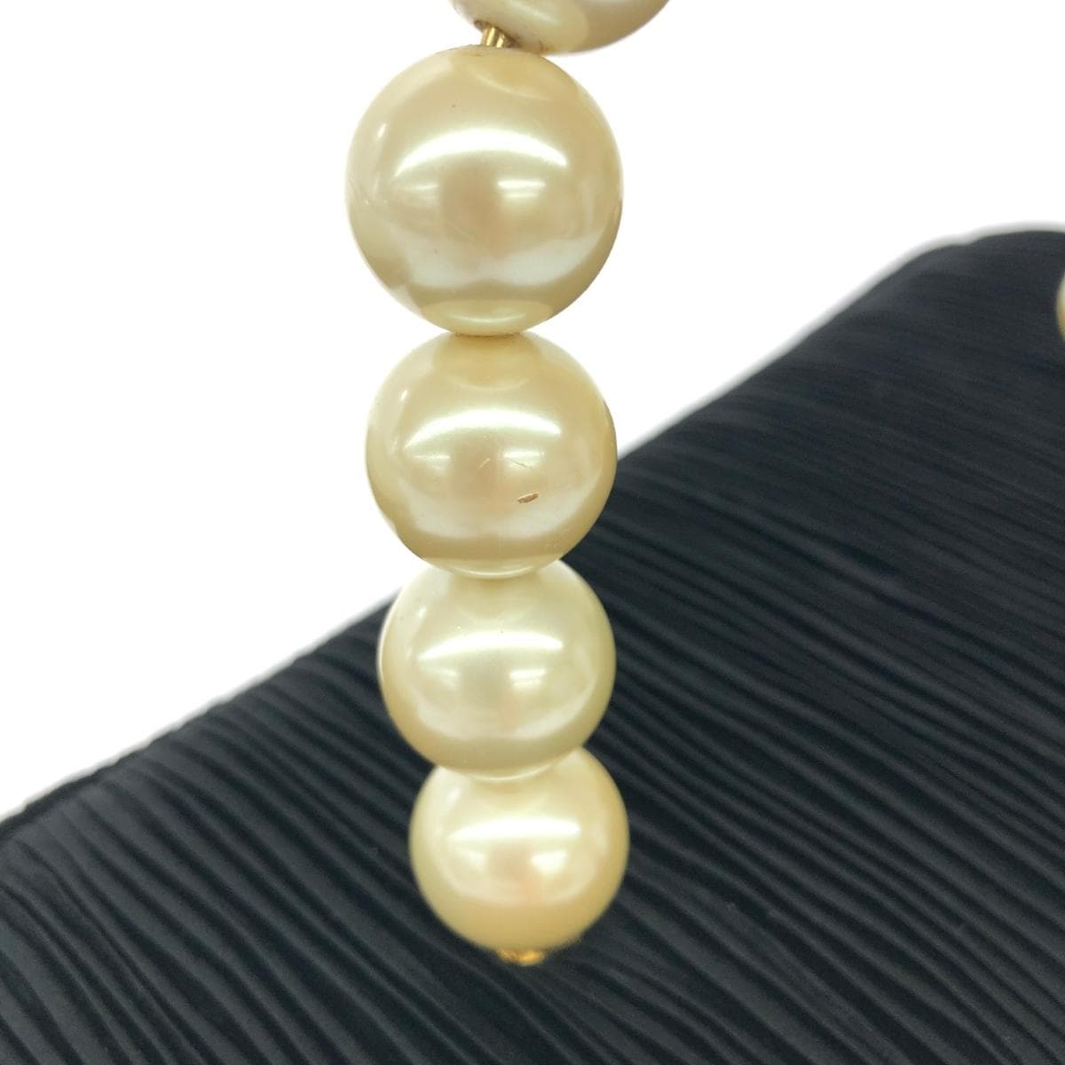 HANAE MORI handbag in good condition, black satin, HM logo/pearl handle/pleats, ladies' bag 8