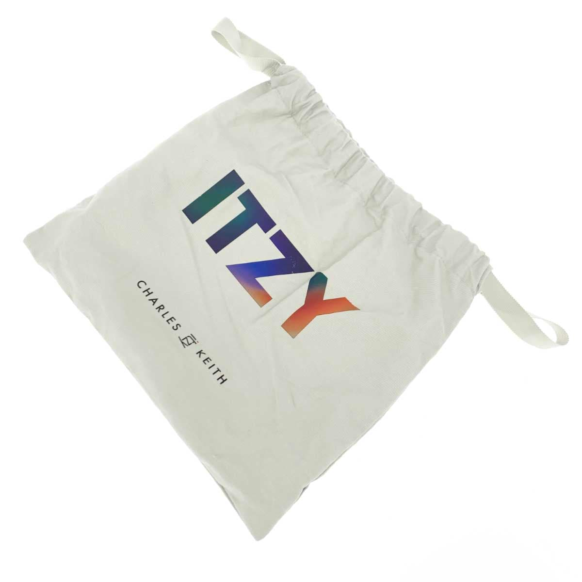 CHARLES&KEITH×ITZY Charles & Keith × ITZY Shoulder Bag Excellent Condition Navy Fake Leather Women's Crossbody Bag 10