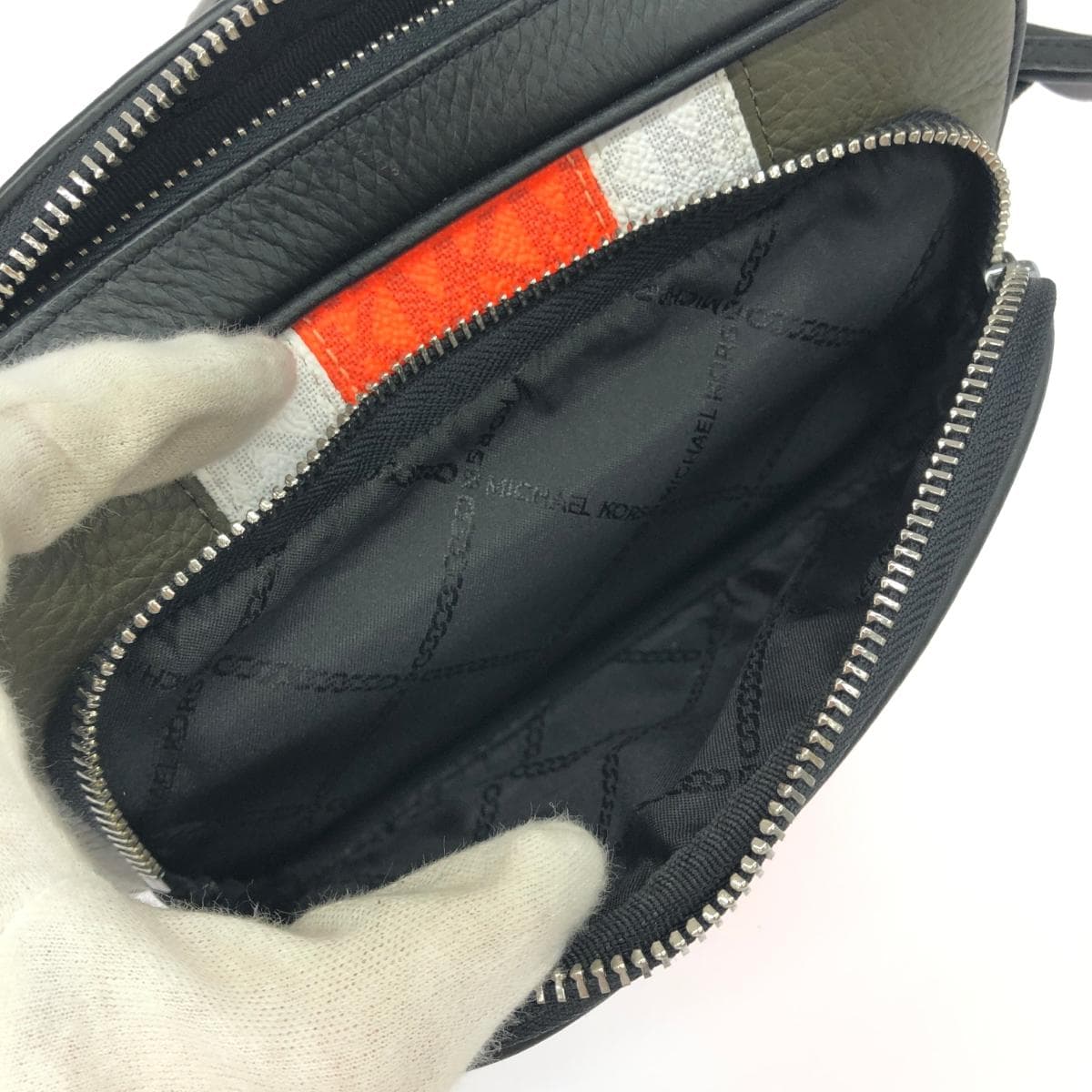 MICHAEL KORS Hudson Shoulder Bag in good condition, Black/Khaki, MK Monogram Camera Bag, Unisex, Crossbody bag 6