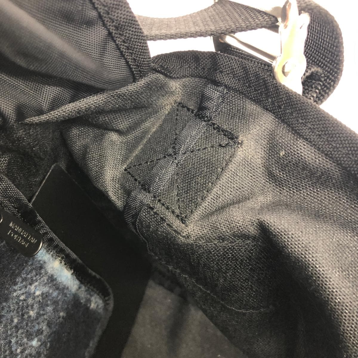 Manhattan Portage Woolrich Shoulder Bag Black/Navy Nylon/Wool Messenger Bag Check Pattern Unisex Crossbody Bag 8