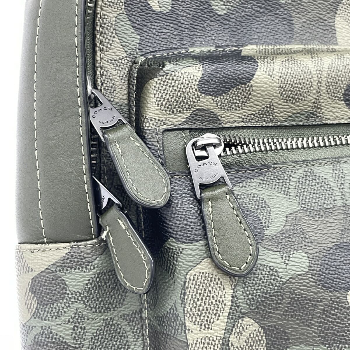 COACH Body Bag in Excellent Condition Signature/Camo Print/PVC/Dark Shamrock Multi CW312 Khaki 6