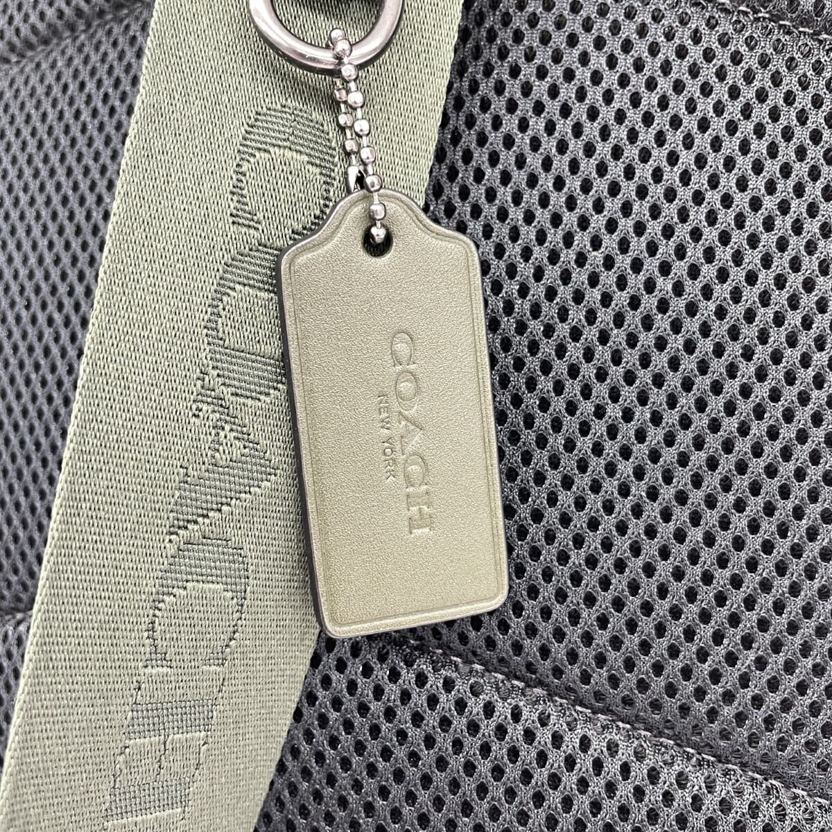 COACH Body Bag in Excellent Condition Signature/Camo Print/PVC/Dark Shamrock Multi CW312 Khaki 8