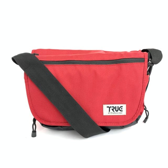 ETSUMI Etsumi Camera Bag Excellent Condition Nylon Red Unisex