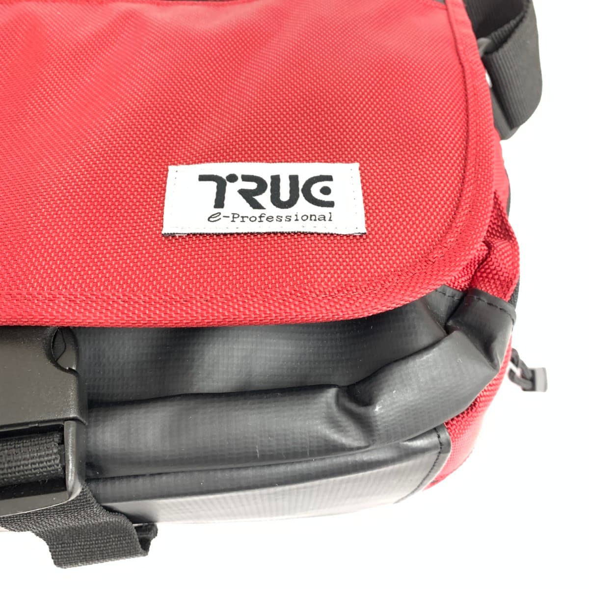 ETSUMI Etsumi Camera Bag Excellent Condition Nylon Red Unisex 5