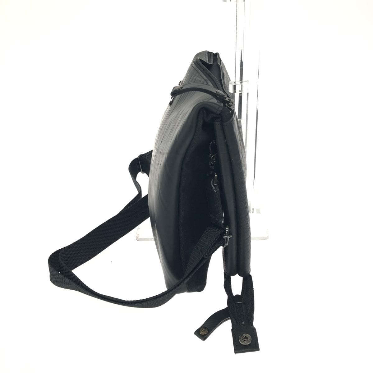 SEAL seal shoulder bag in good condition      Black unisex 2