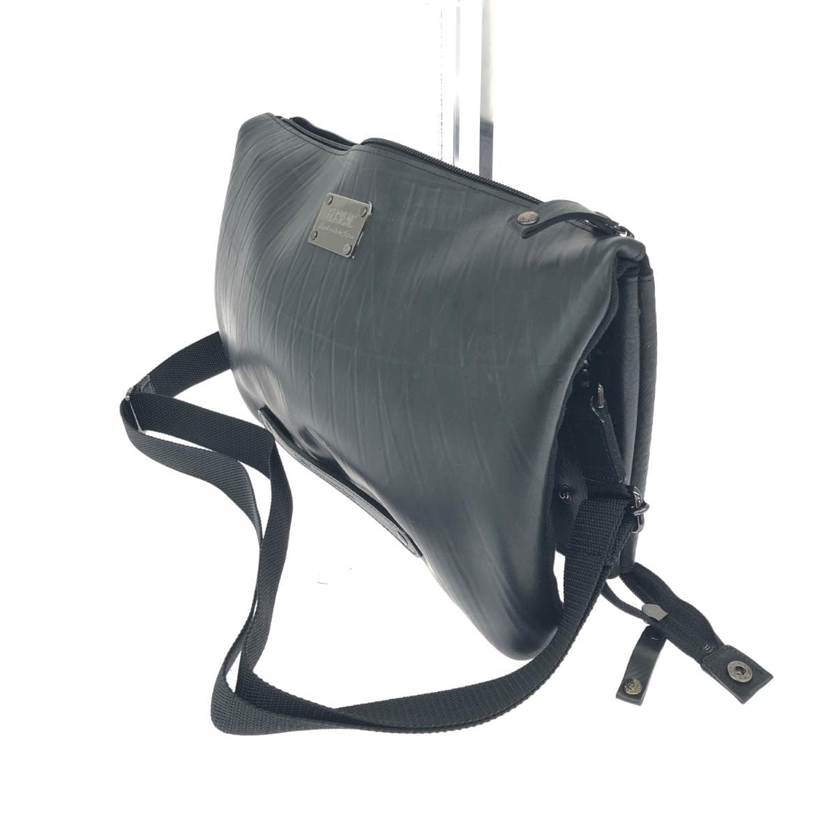 SEAL seal shoulder bag in good condition      Black unisex 3